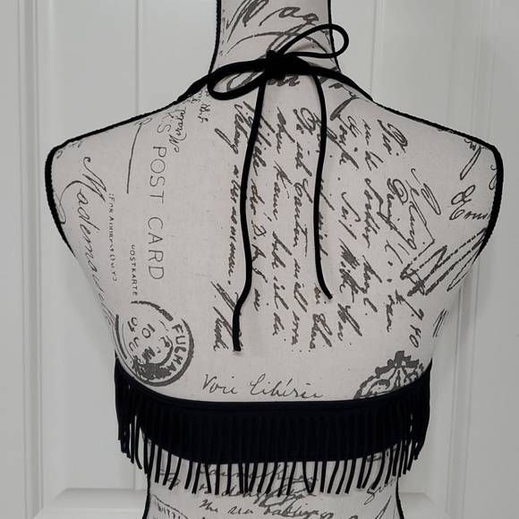 🚨 SOLD!🚨VS PINK Fringe Halter Bikini Top 👙 - Picture 4 of 7